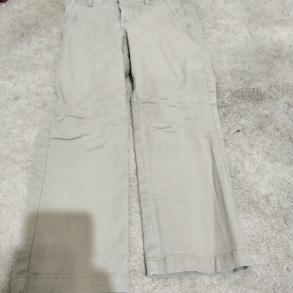 Size 6 straight fit old Navy khakis pants